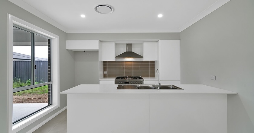 Macarthur - Lily White